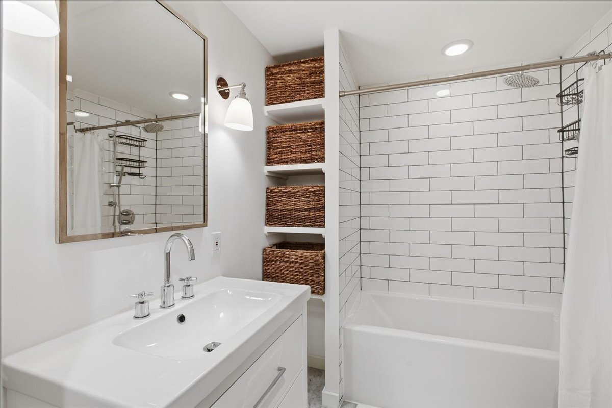 1341 N Wolcott Avenue A Property Photo 17