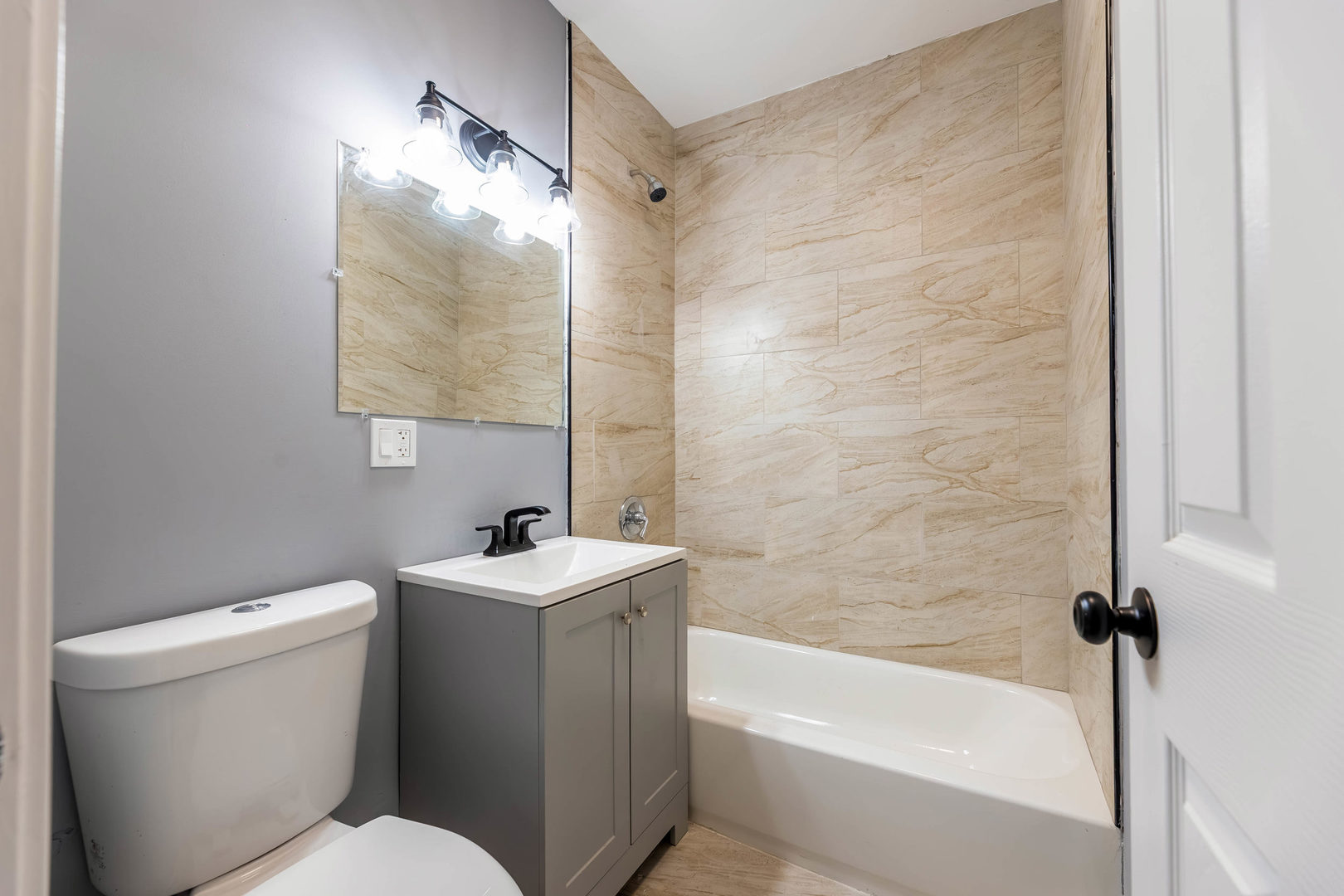 6317 S Eberhart Avenue Property Photo 8