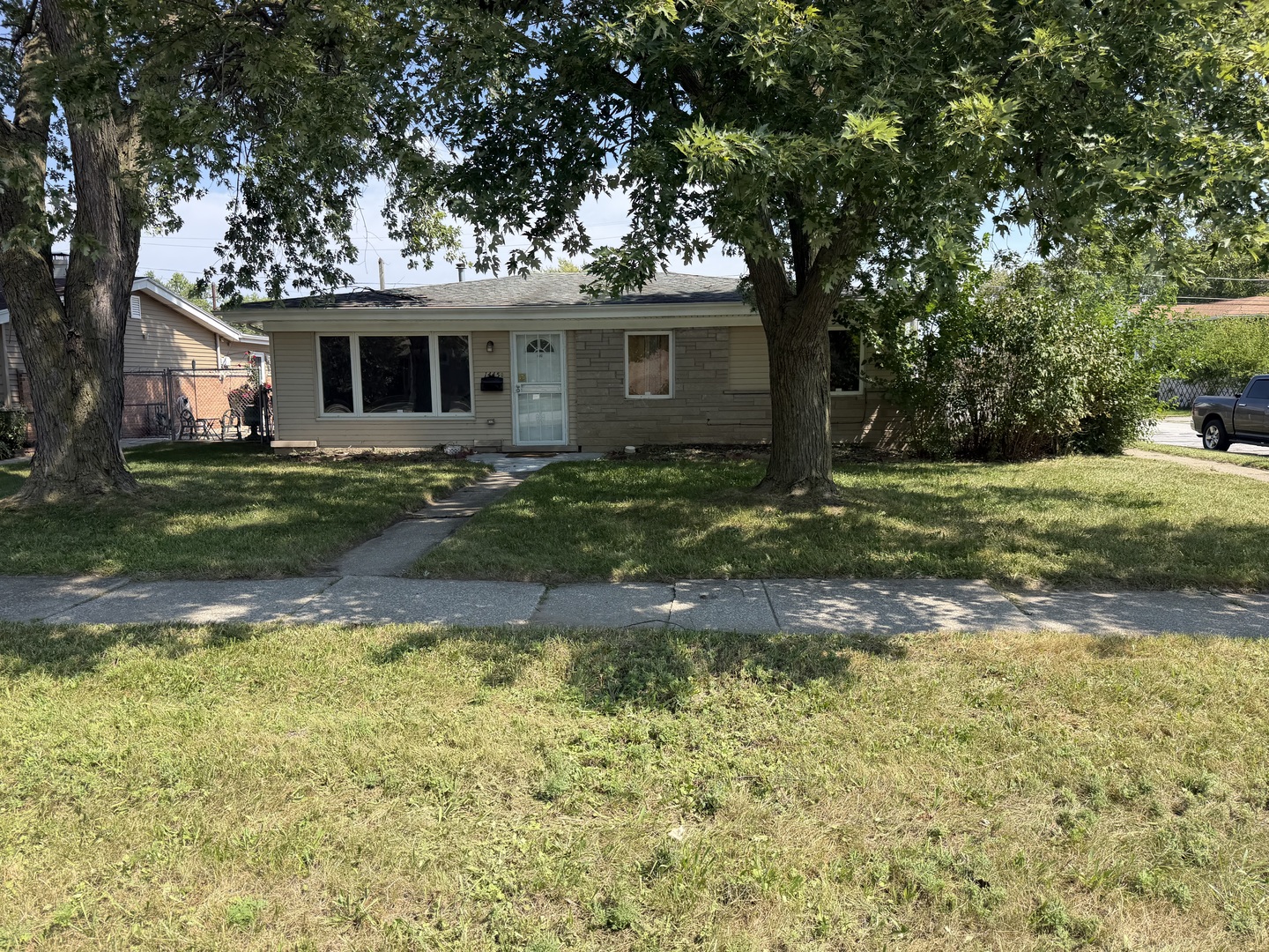 1445 Burnham Avenue Property Photo 1