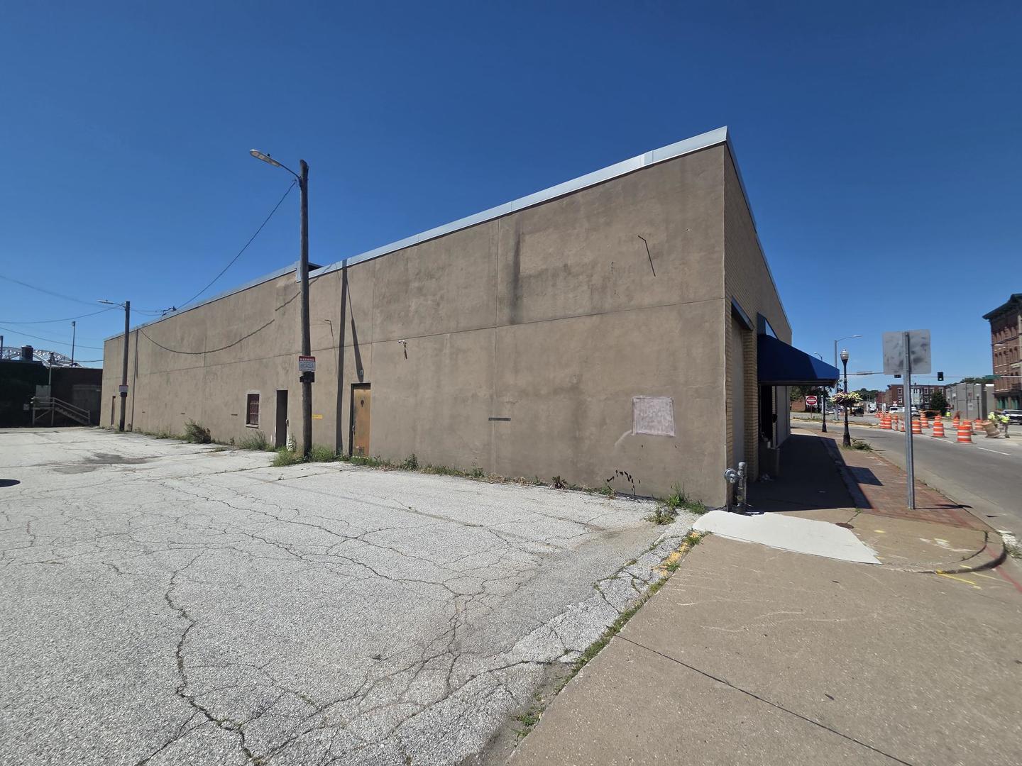 627 W 2nd Street Property Photo 5