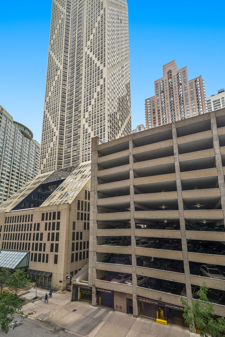 680 N Lake Shore Drive 317 Property Photo 13