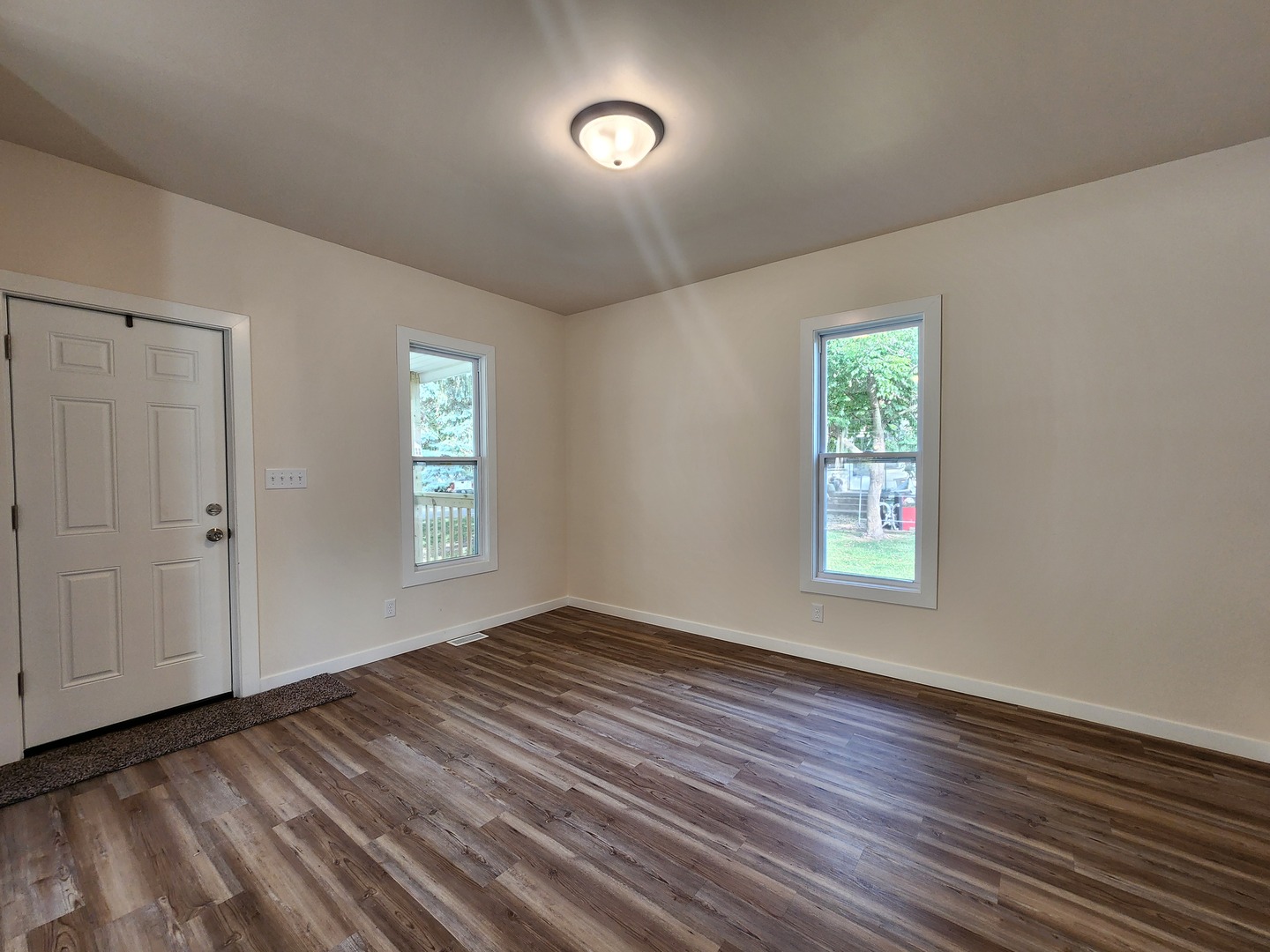 211 N Hickory Street Property Photo 3