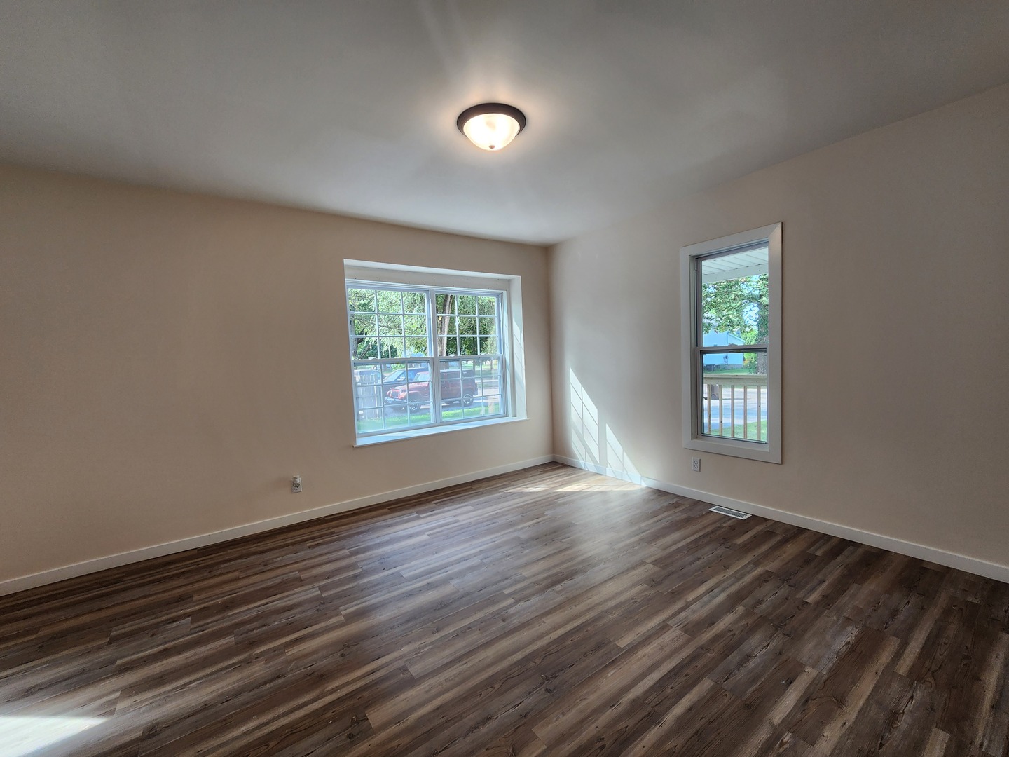 211 N Hickory Street Property Photo 6