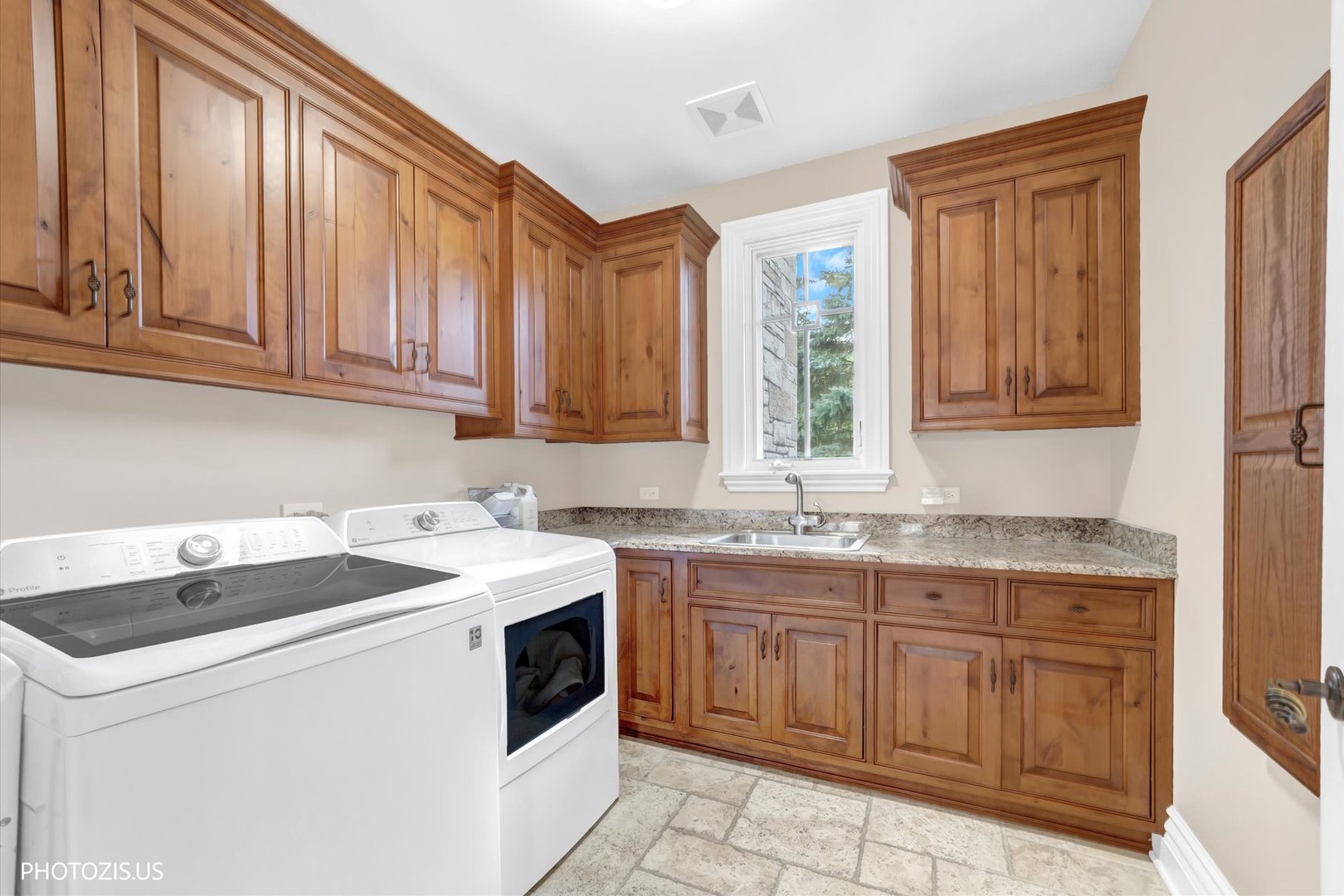 427 W Walnut Street Property Photo 42