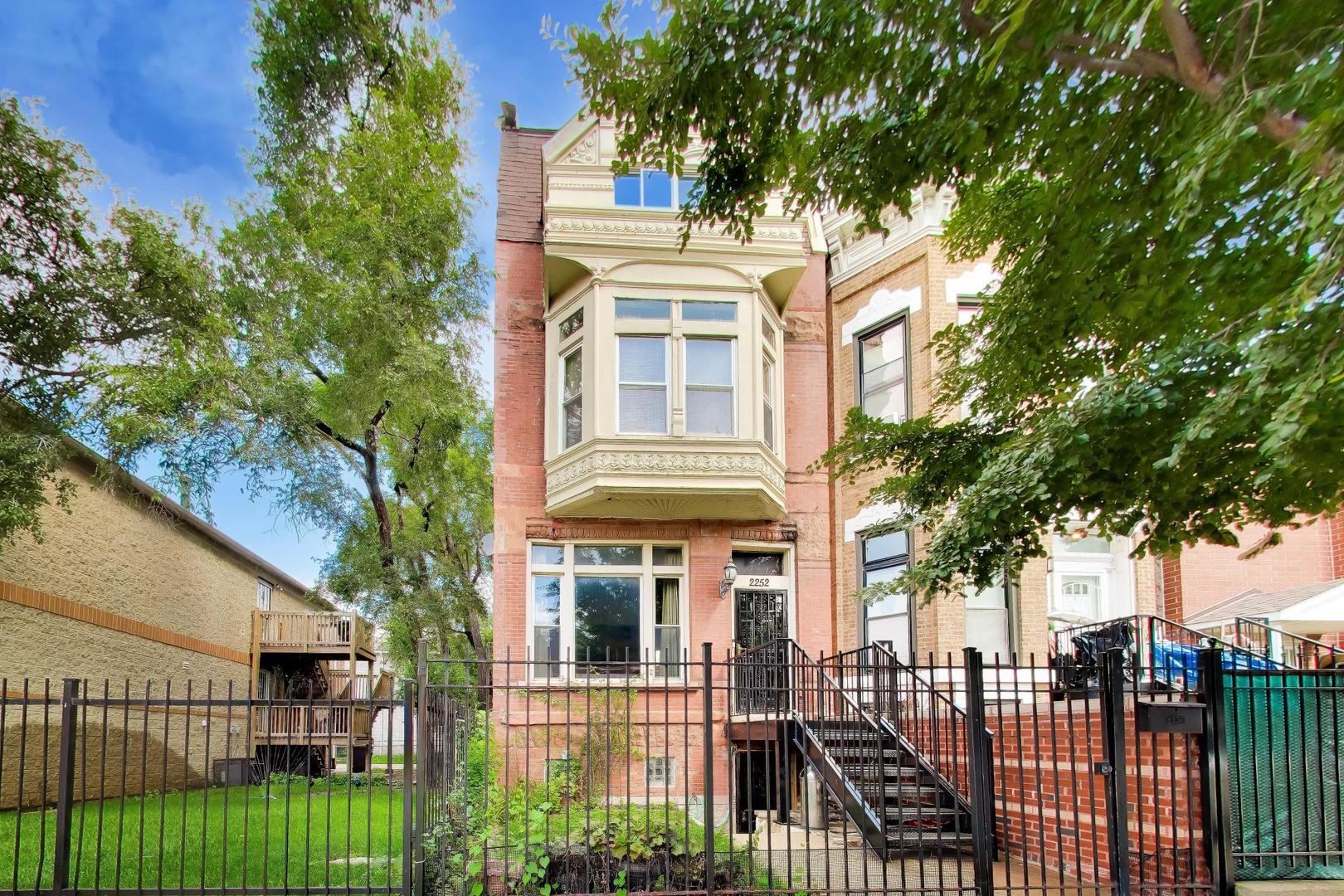 2252 W Warren Boulevard