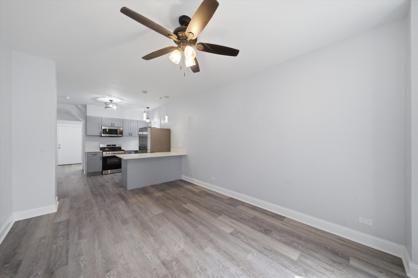 4239 N Albany Avenue Property Photo 3