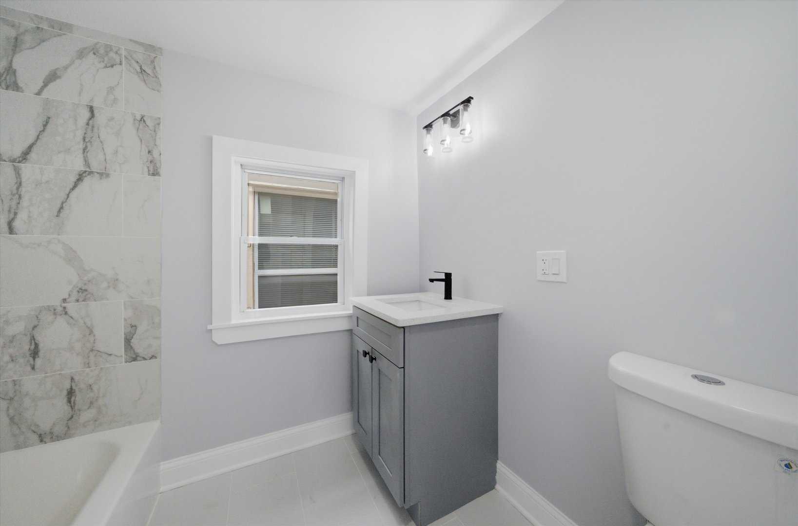 4239 N Albany Avenue Property Photo 9