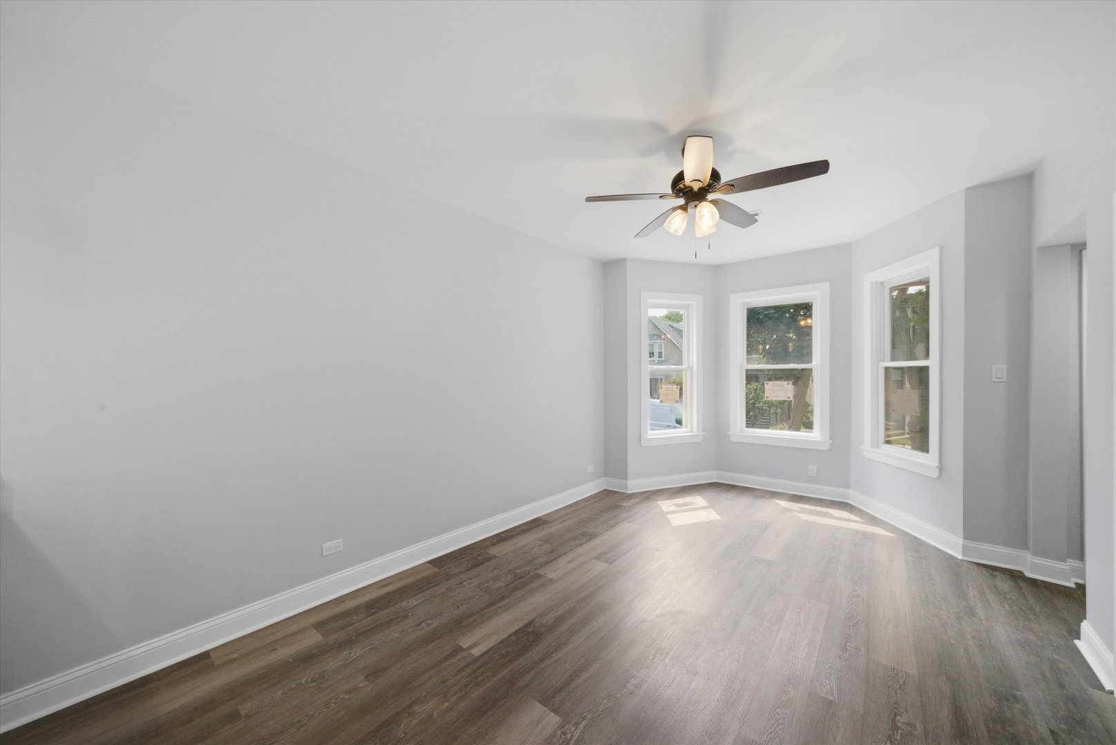 4239 N Albany Avenue Property Photo 11