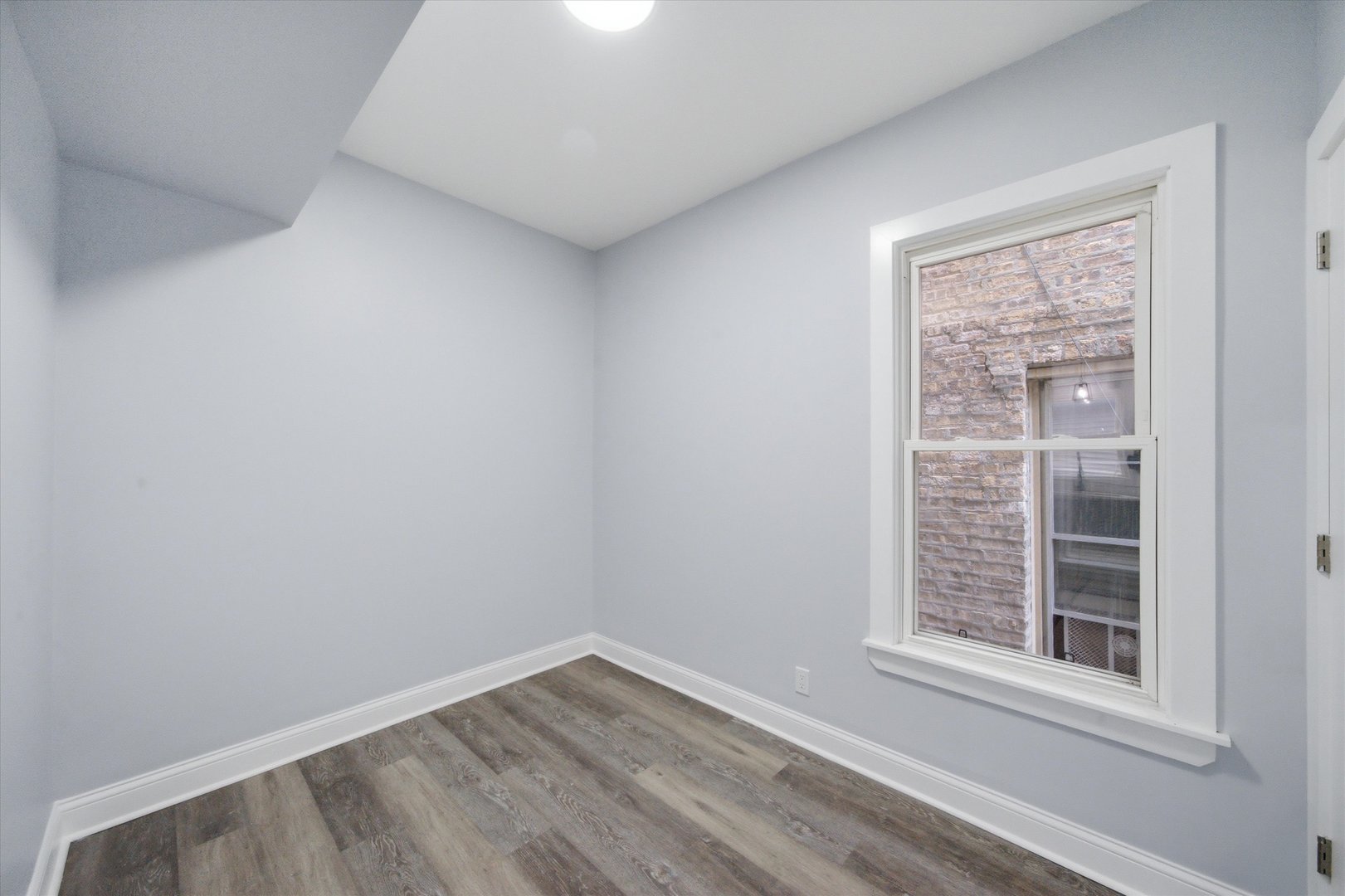 4239 N Albany Avenue Property Photo 12