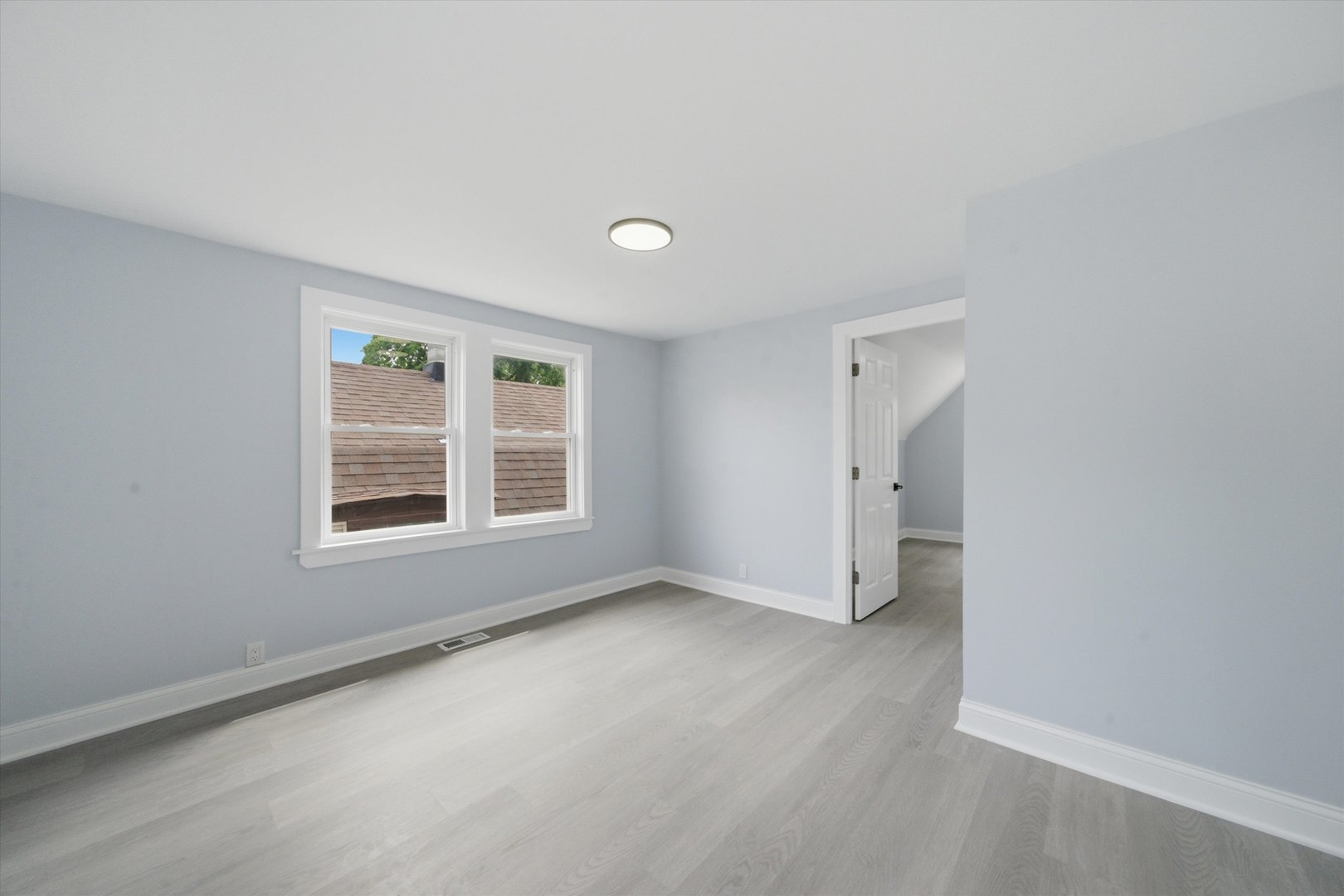 4239 N Albany Avenue Property Photo 13