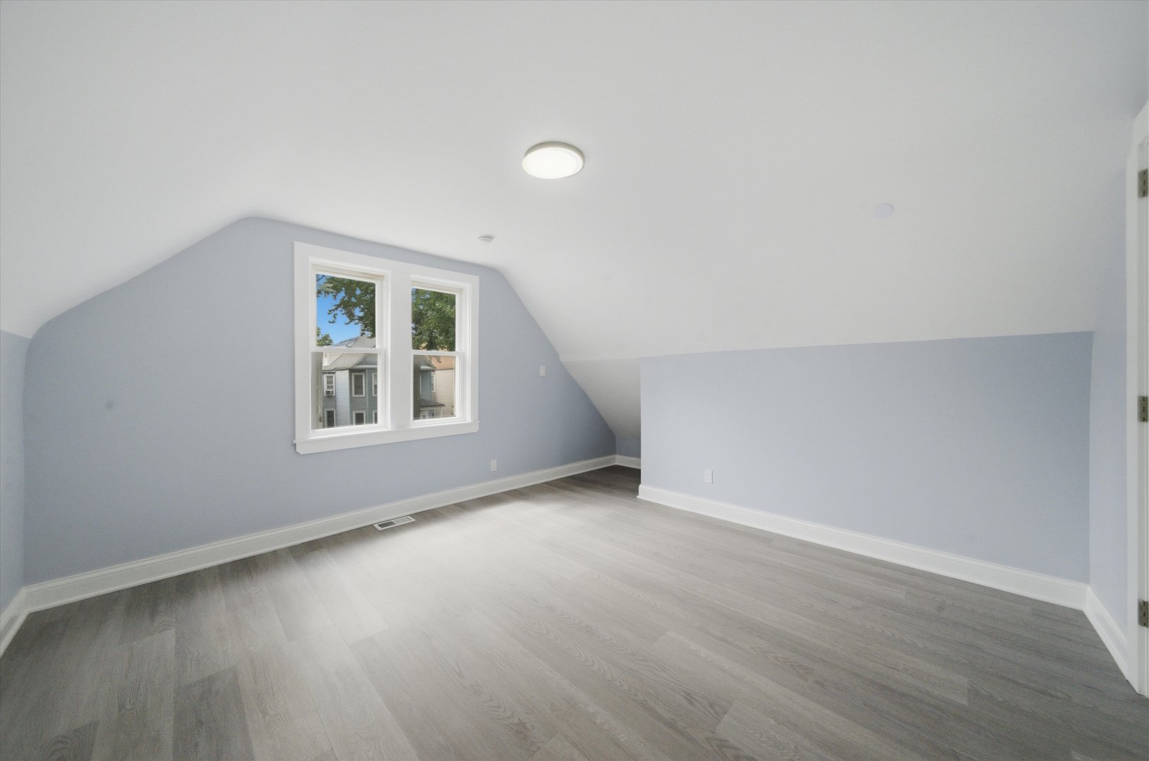 4239 N Albany Avenue Property Photo 16