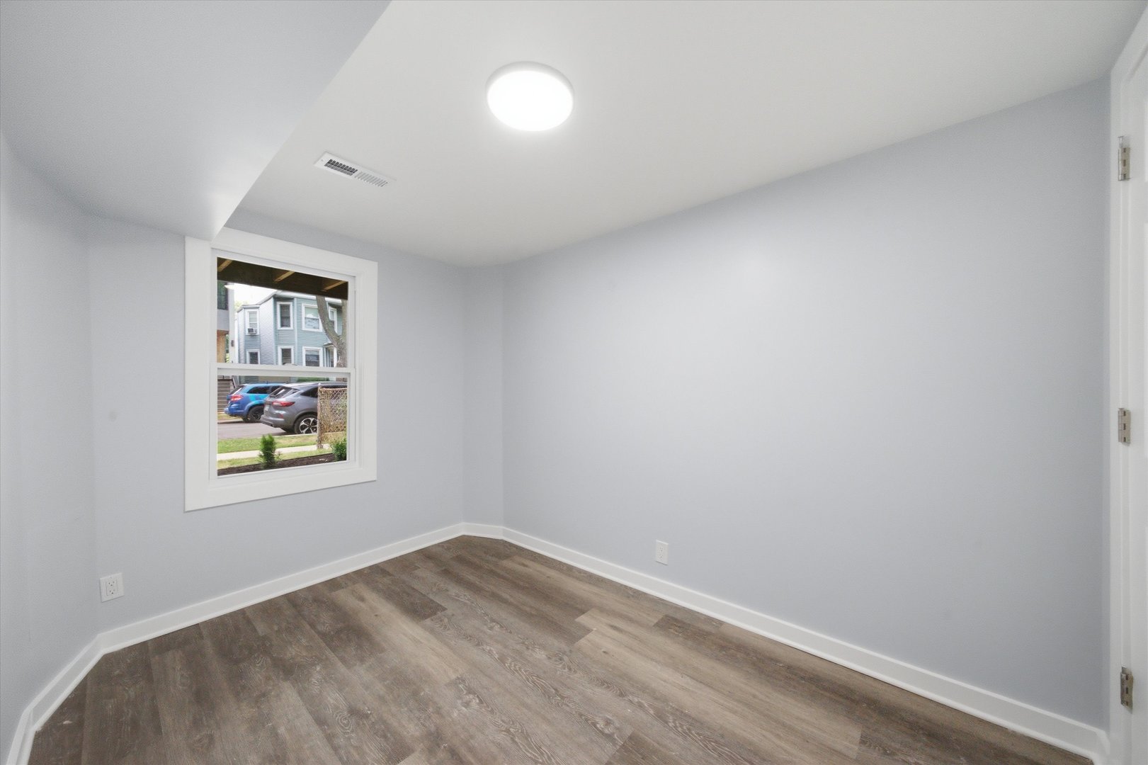 4239 N Albany Avenue Property Photo 17
