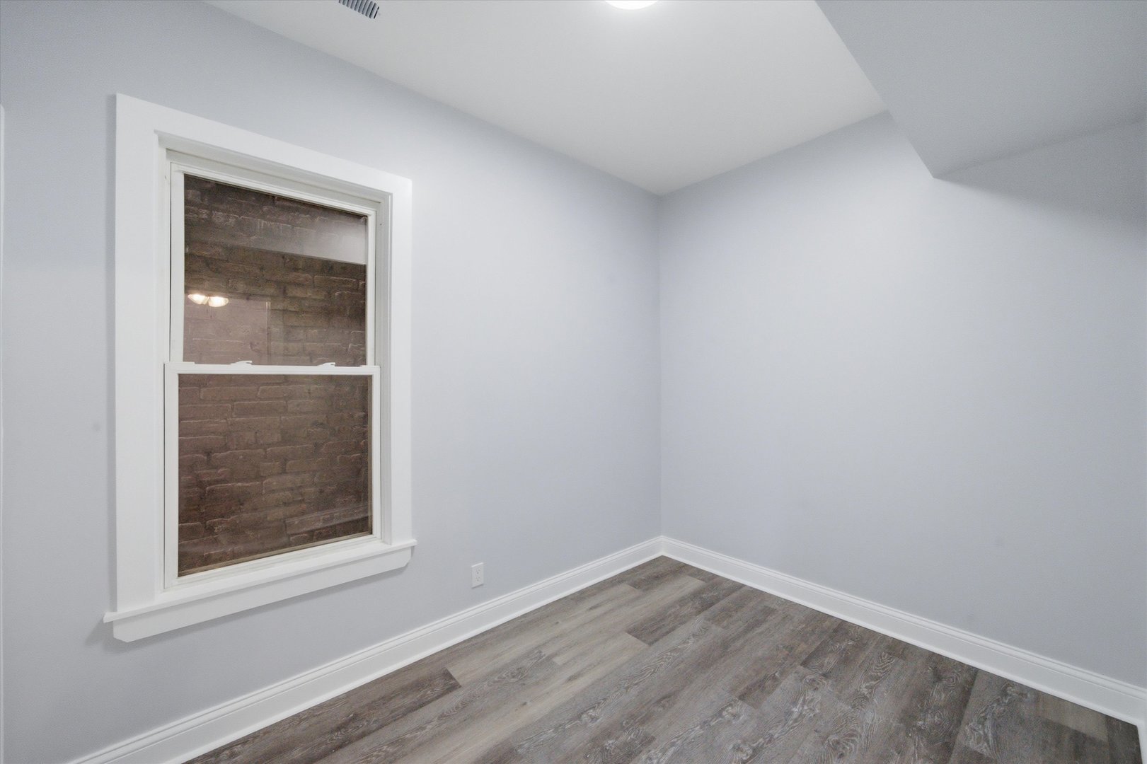 4239 N Albany Avenue Property Photo 18