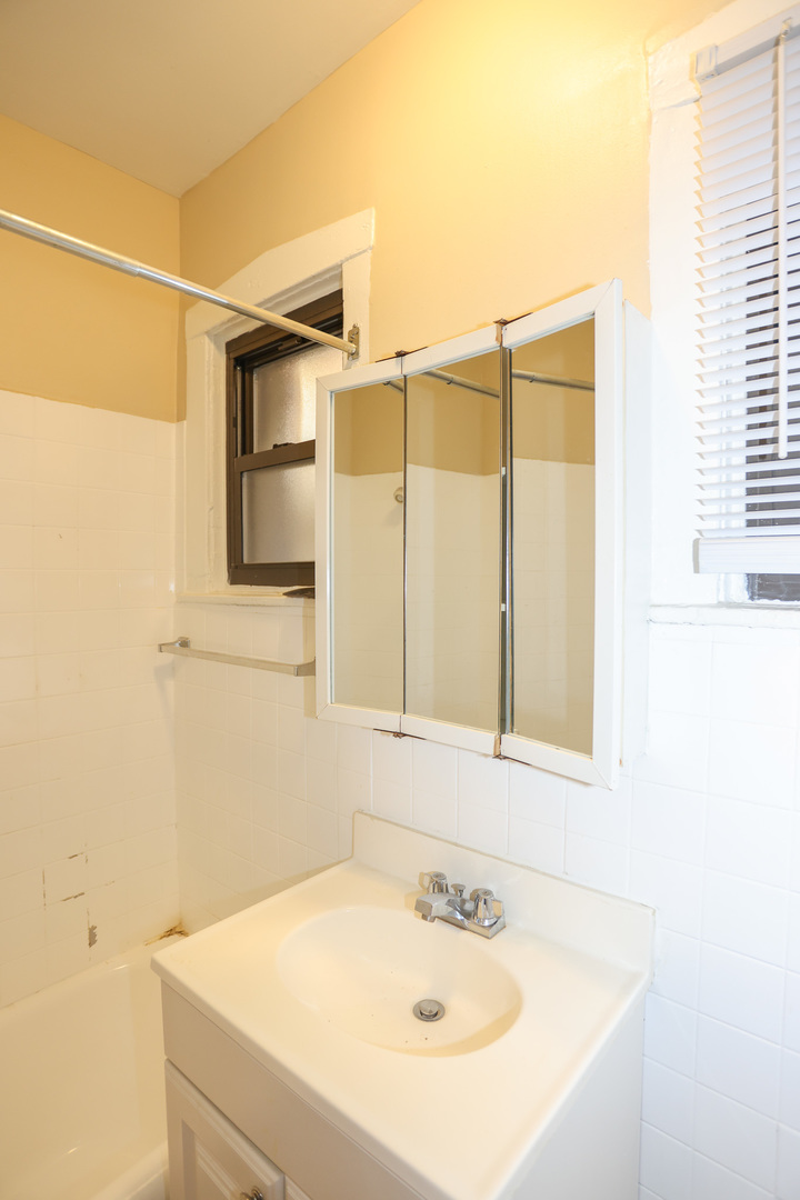 5419 S Harper Avenue 112 Property Photo 8