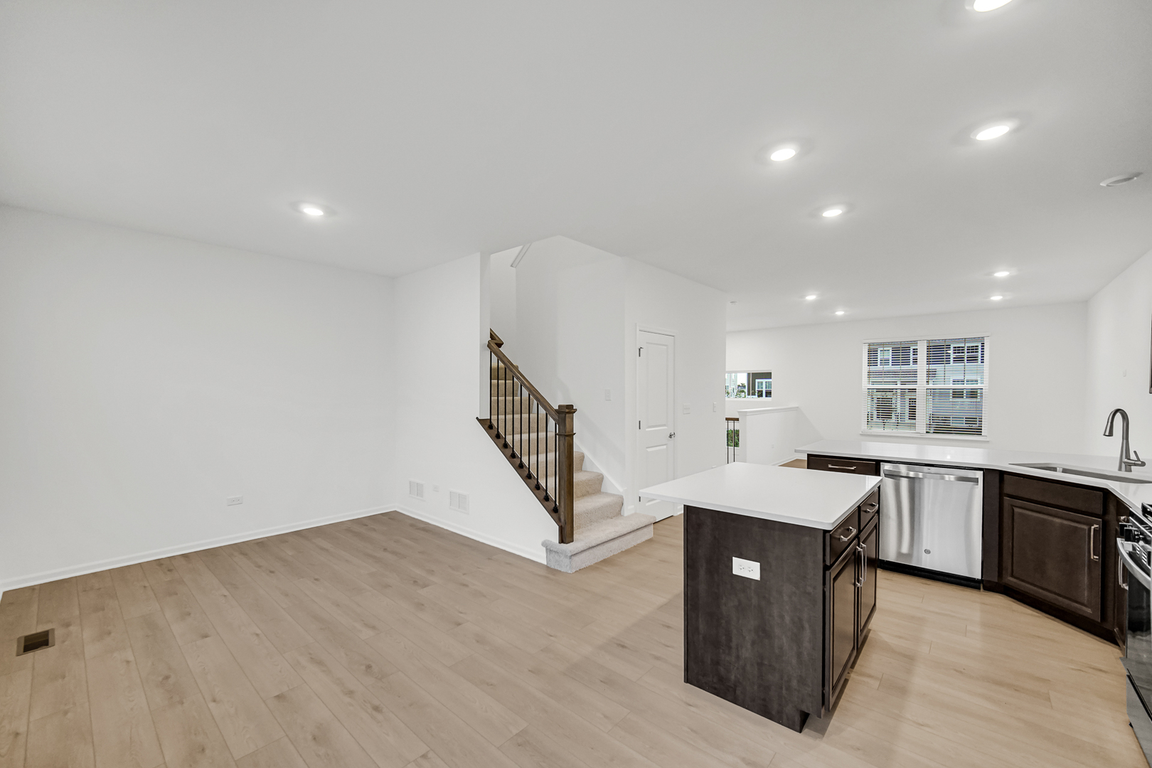 25647 W Wakefield Drive Property Photo 8