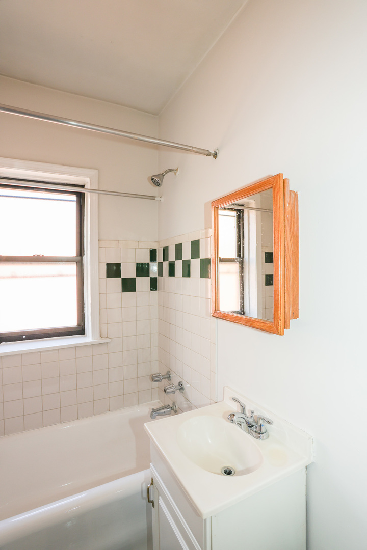 5423 S Harper Avenue 3a Property Photo 9