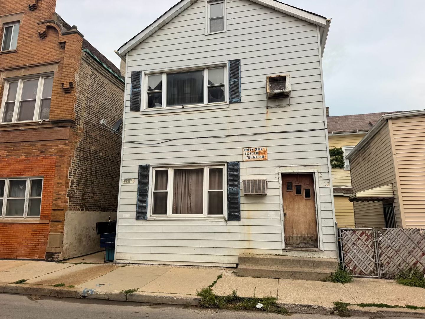 832 W 33rd Street Property Photo 1
