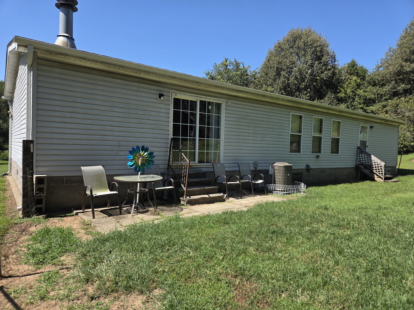 22805 West Street Property Photo 4