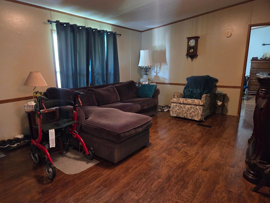 22805 West Street Property Photo 10