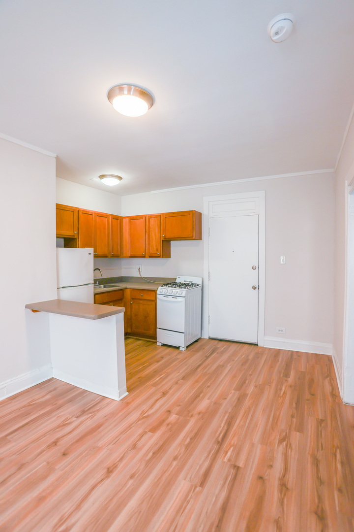 5214 S Woodlawn Avenue 107 Property Photo 3
