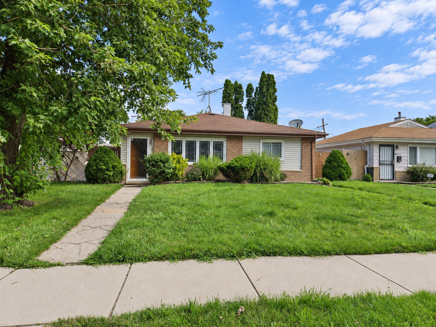 660 163rd Street Property Photo 2