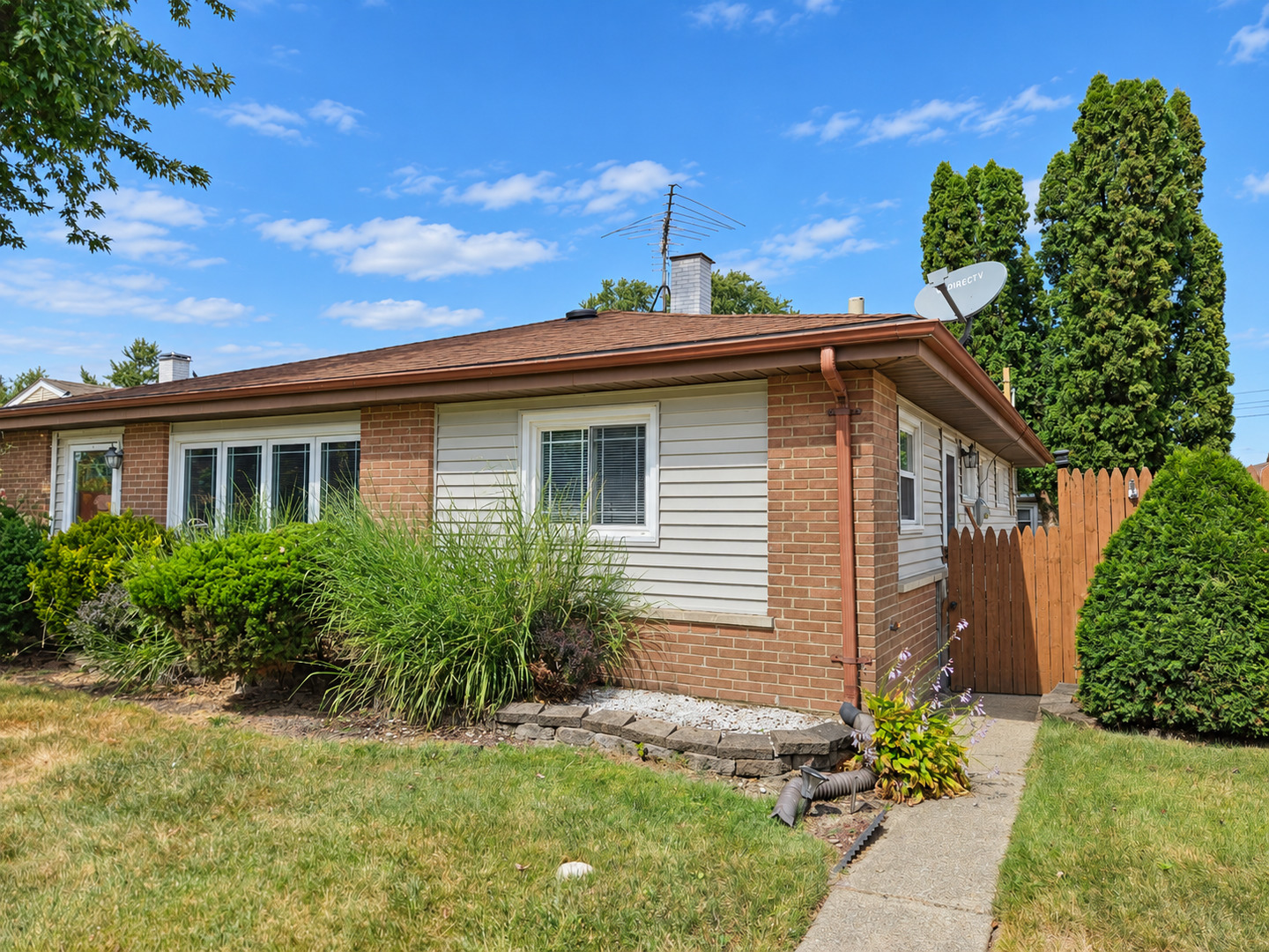 660 163rd Street Property Photo 3