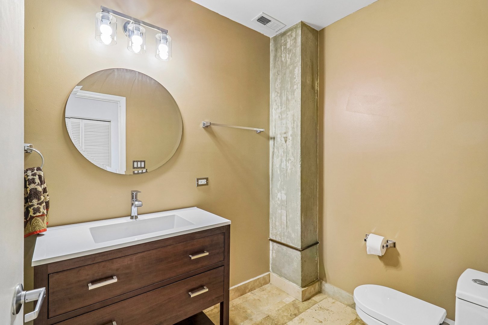 2545 S Dearborn Street 533 Property Photo 15