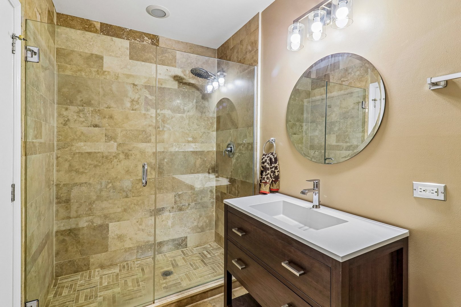 2545 S Dearborn Street 533 Property Photo 16