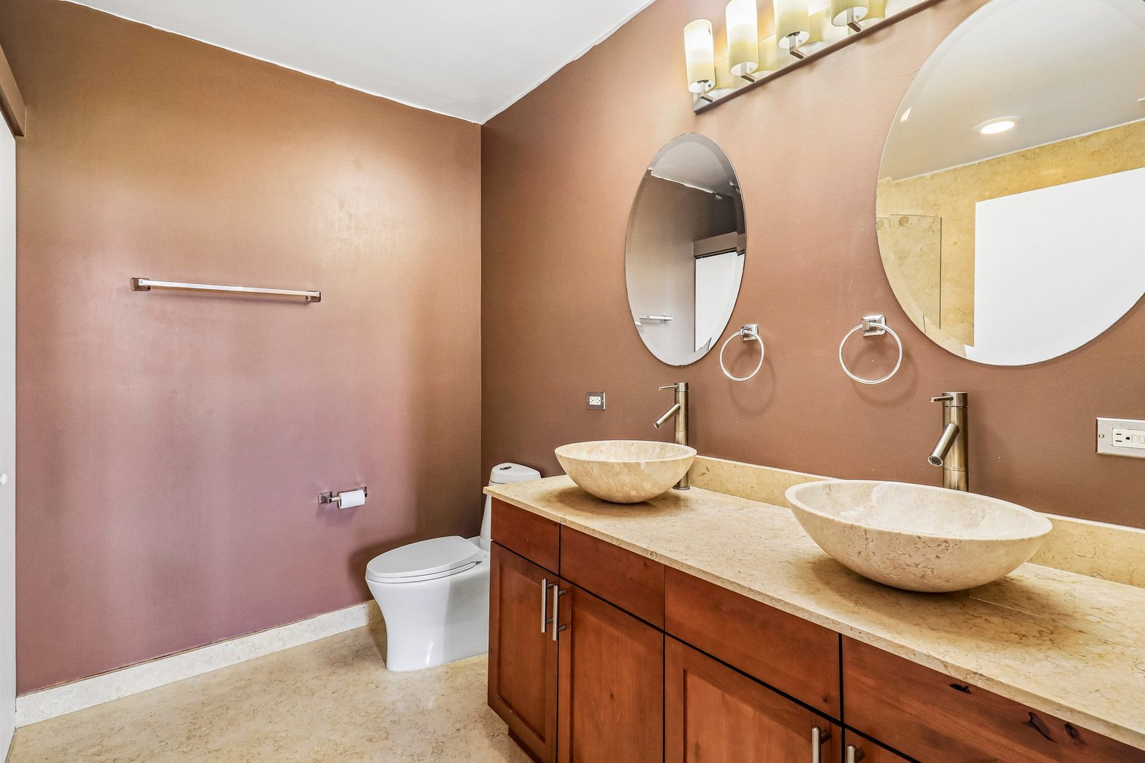 2545 S Dearborn Street 533 Property Photo 27