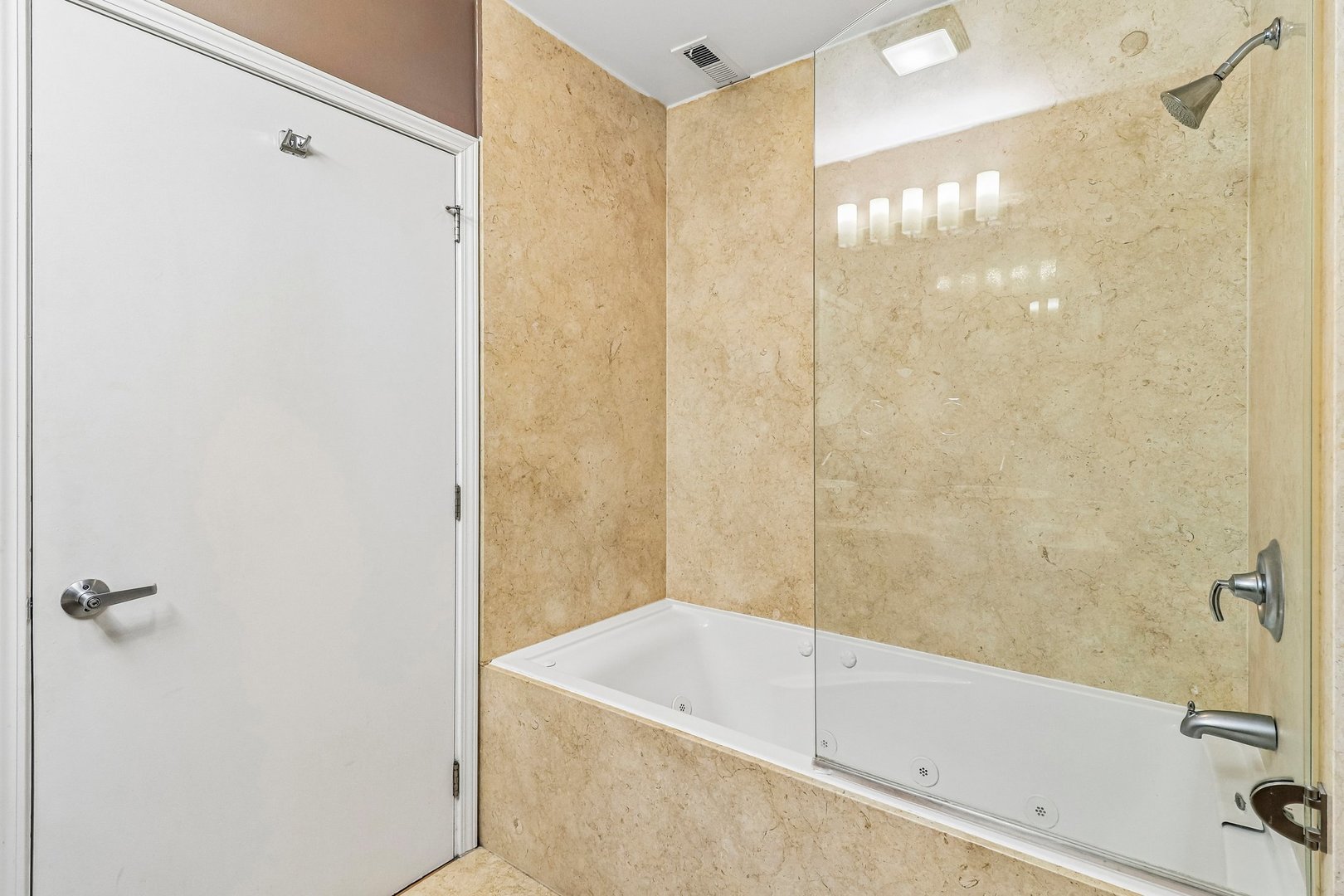 2545 S Dearborn Street 533 Property Photo 29