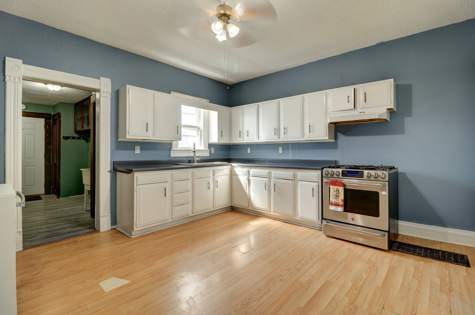 512 E 3rd Street Property Photo 5