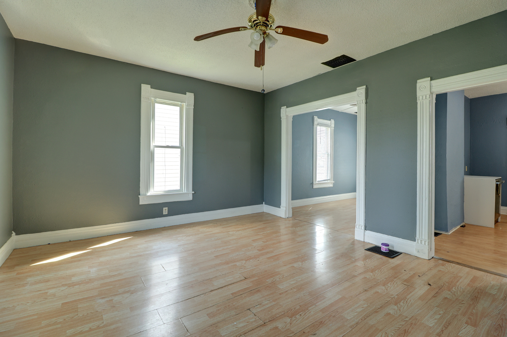 512 E 3rd Street Property Photo 9