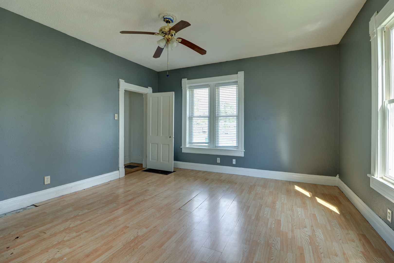 512 E 3rd Street Property Photo 10