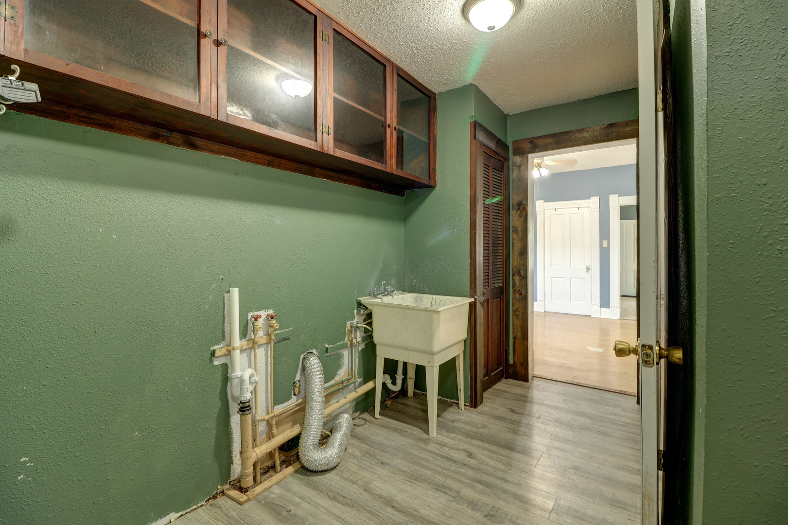 512 E 3rd Street Property Photo 12