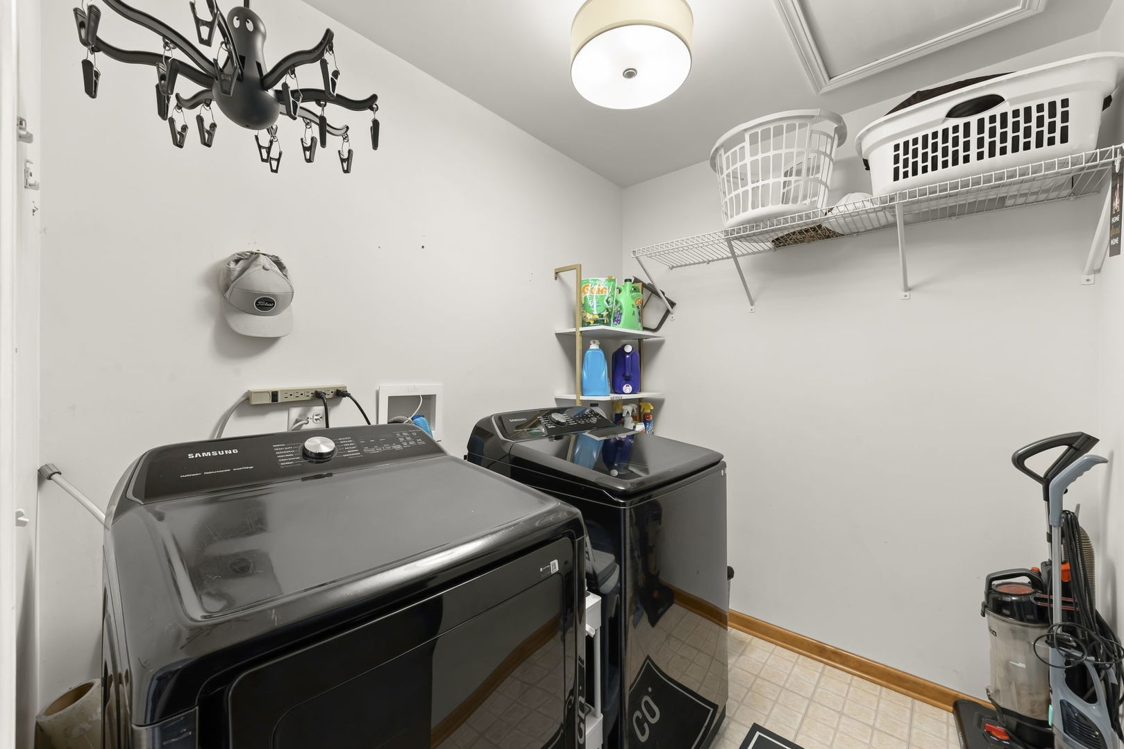 14306 General Court Property Photo 13