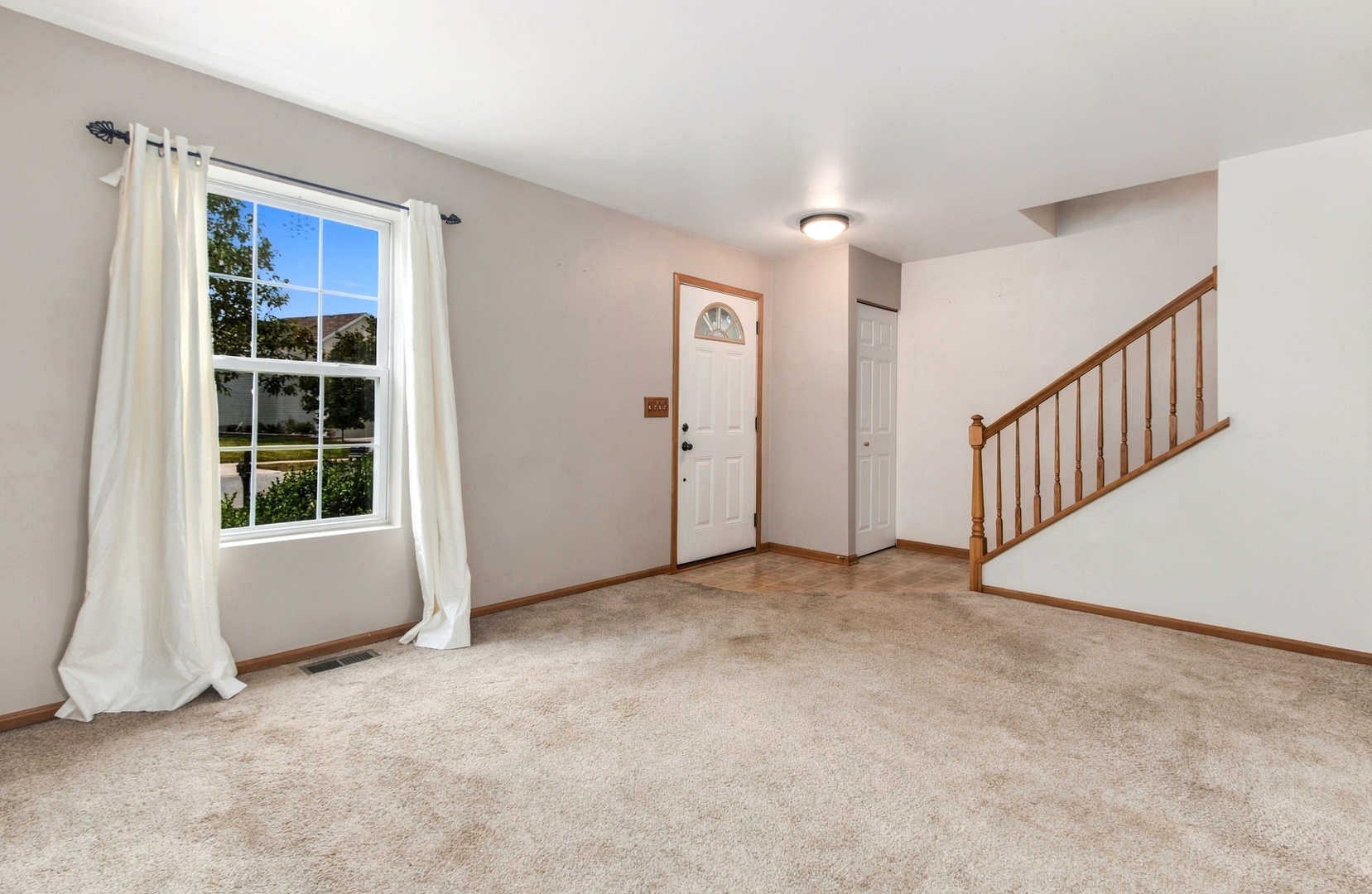 1628 Hawthorne Ridge Drive Property Photo 2