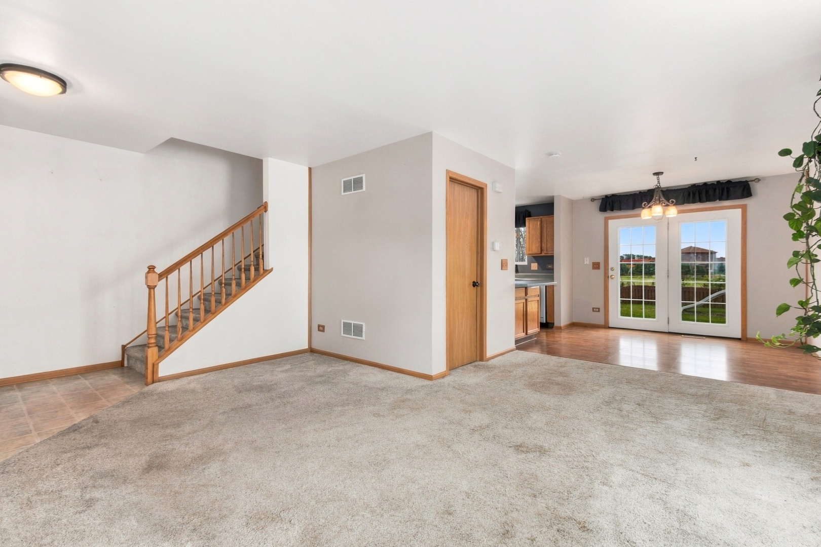 1628 Hawthorne Ridge Drive Property Photo 3