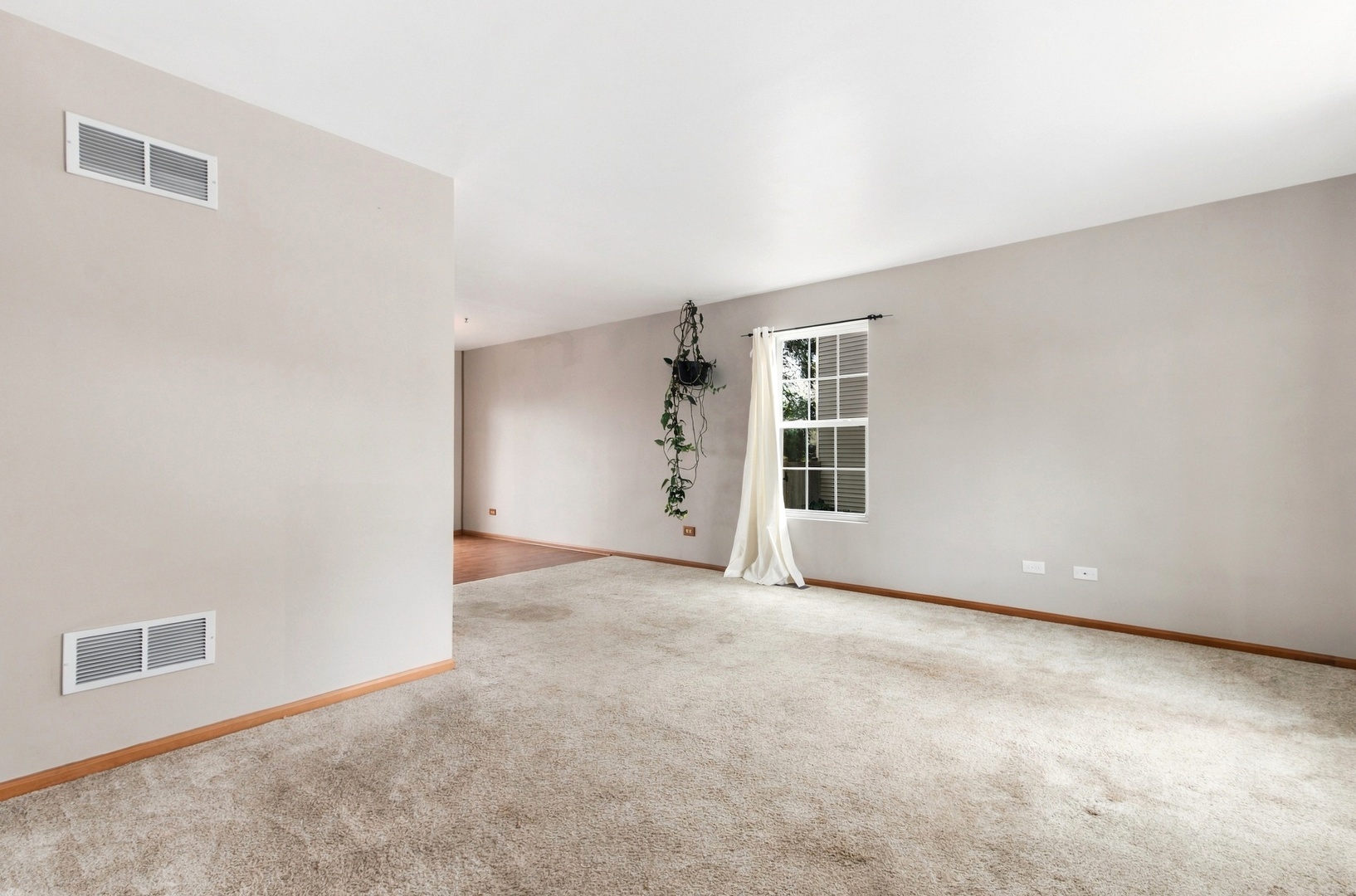 1628 Hawthorne Ridge Drive Property Photo 4