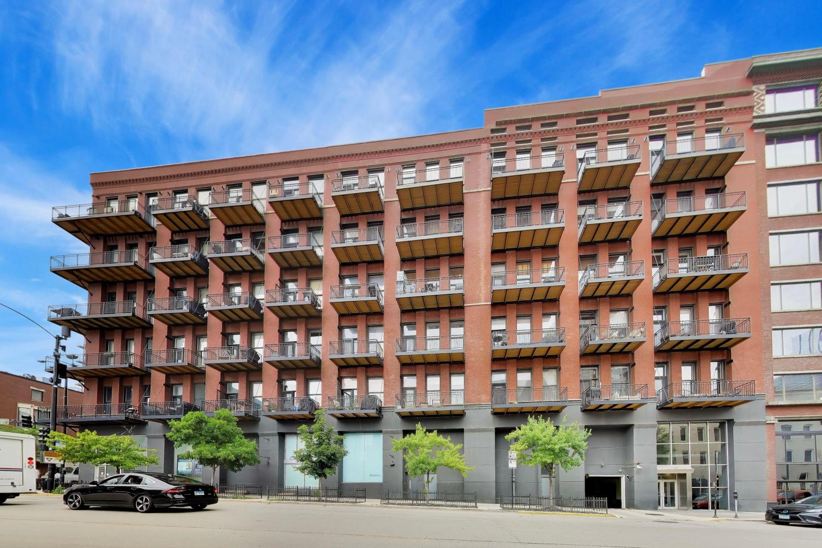 616 W Fulton Street 503 Property Photo 1