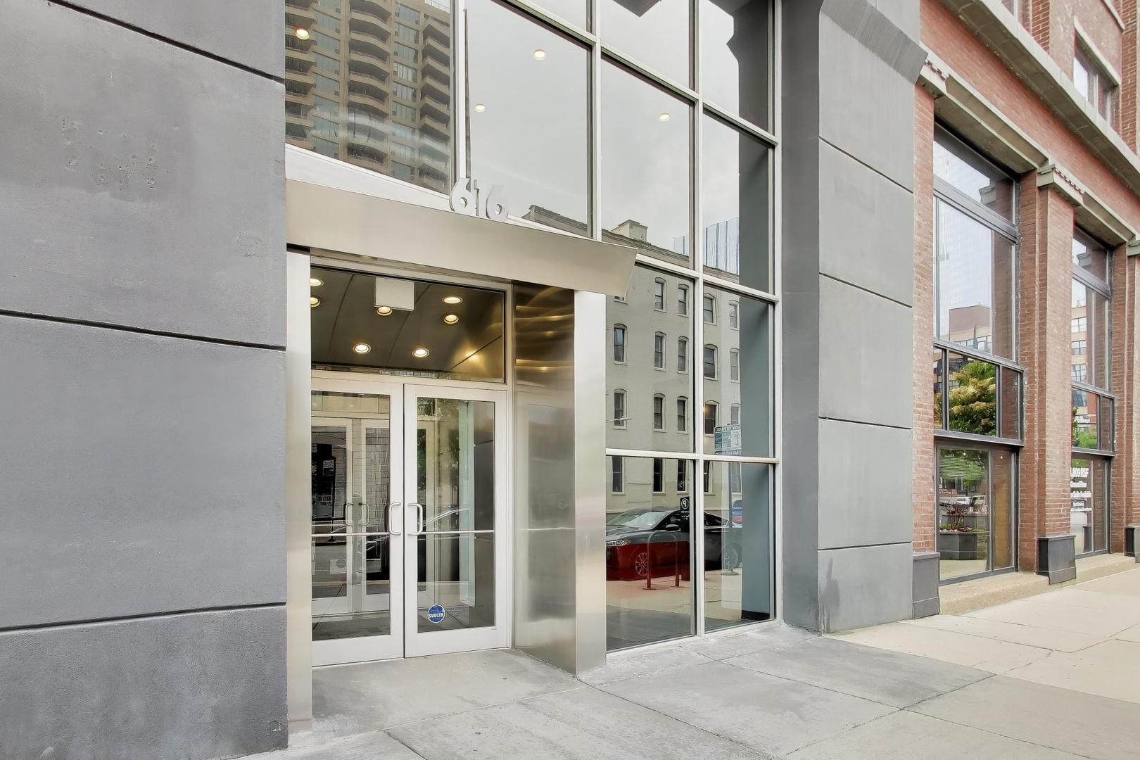 616 W Fulton Street 503 Property Photo 2