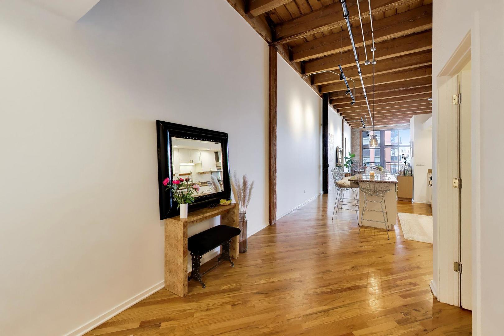 616 W Fulton Street 503 Property Photo 4