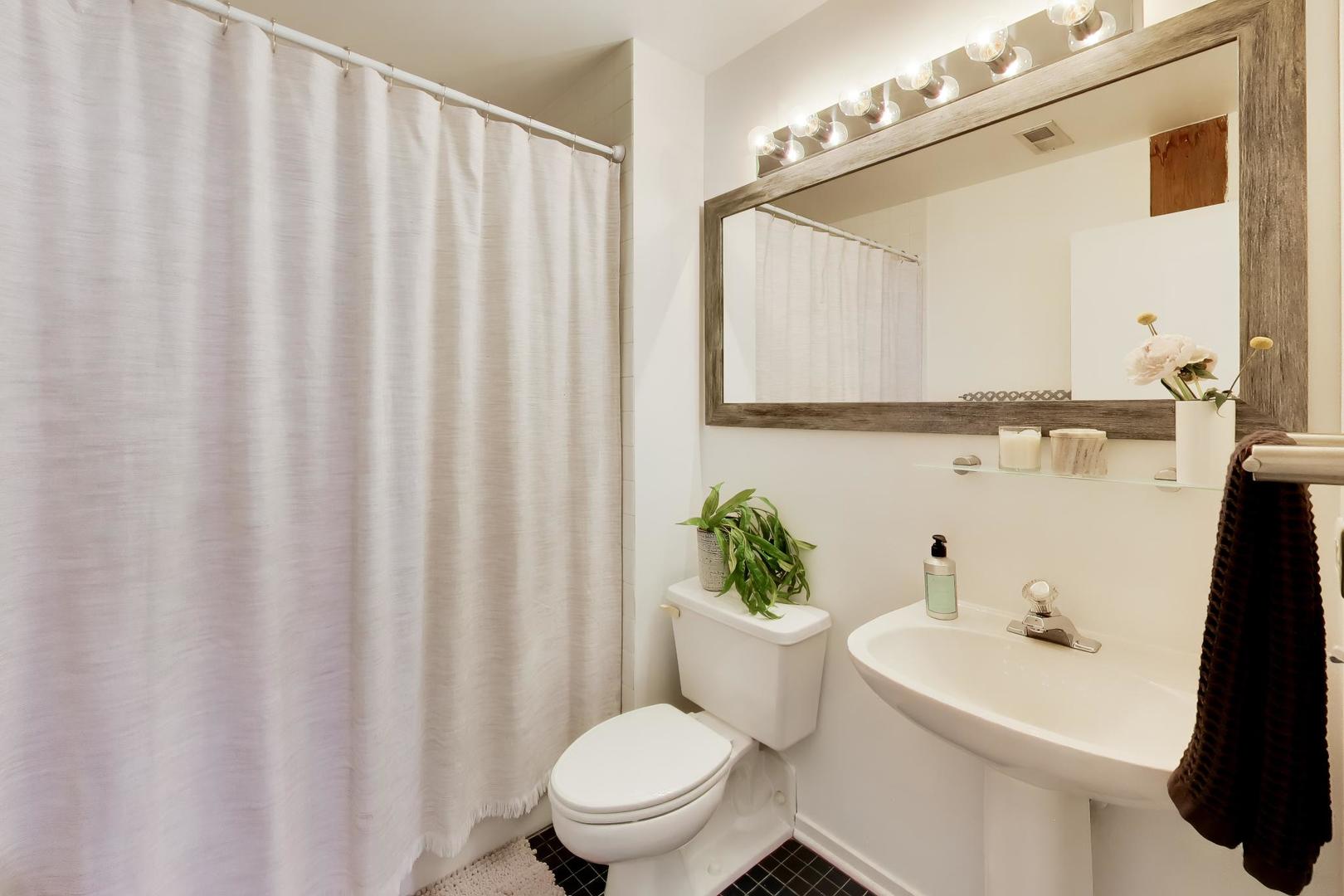 616 W Fulton Street 503 Property Photo 11