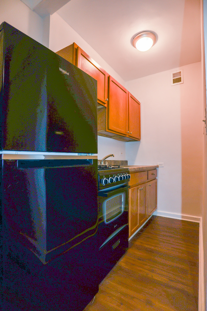 5214 S Woodlawn Avenue 304 Property Photo 2