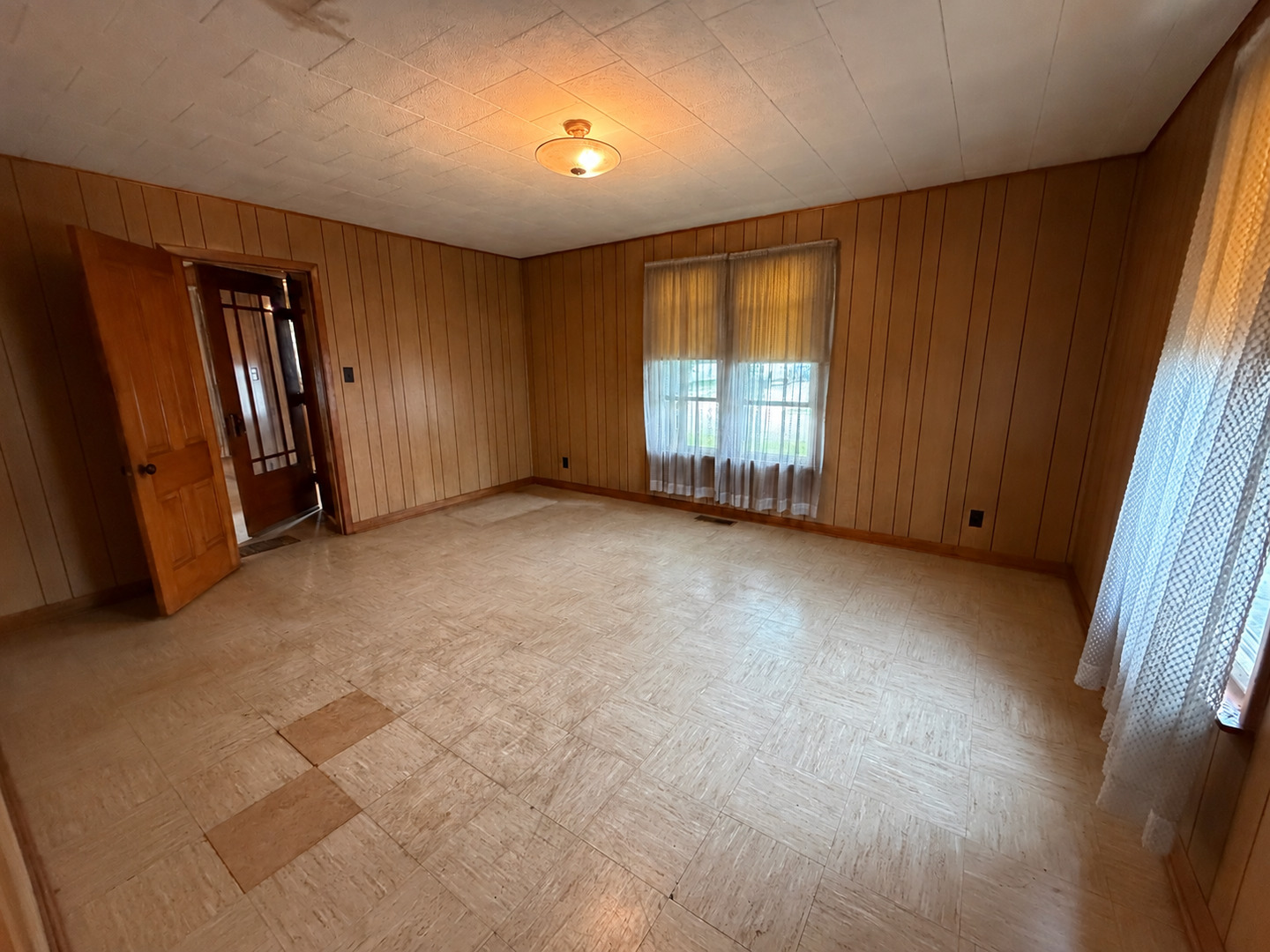 820 N Burr Street Property Photo 7