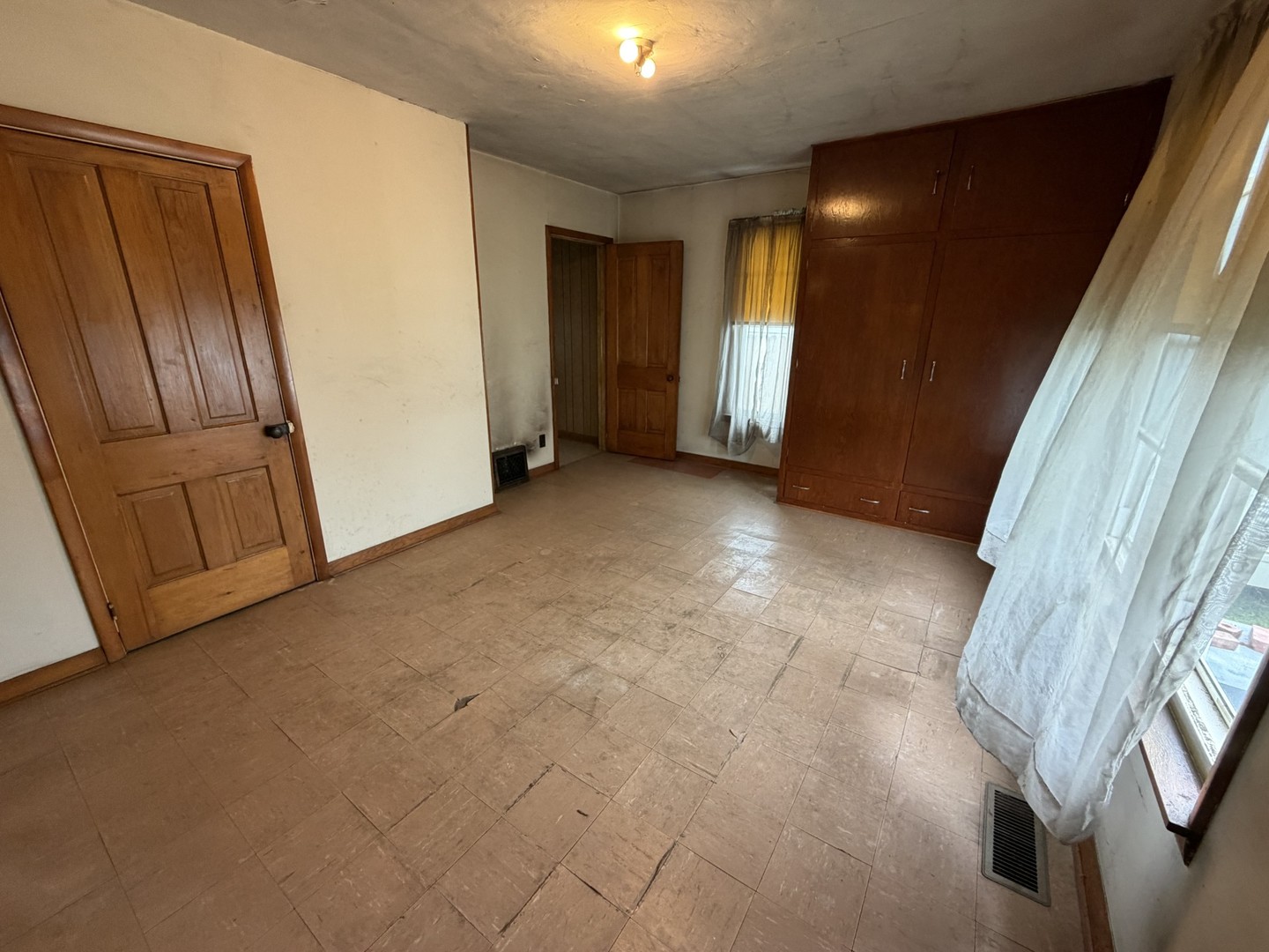 820 N Burr Street Property Photo 10