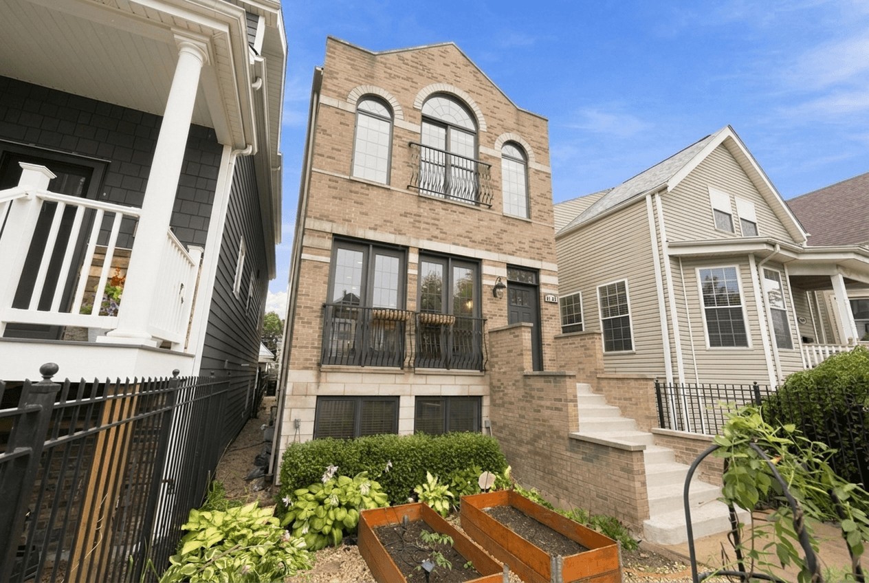 4106 N Saint Louis Avenue Property Photo 2