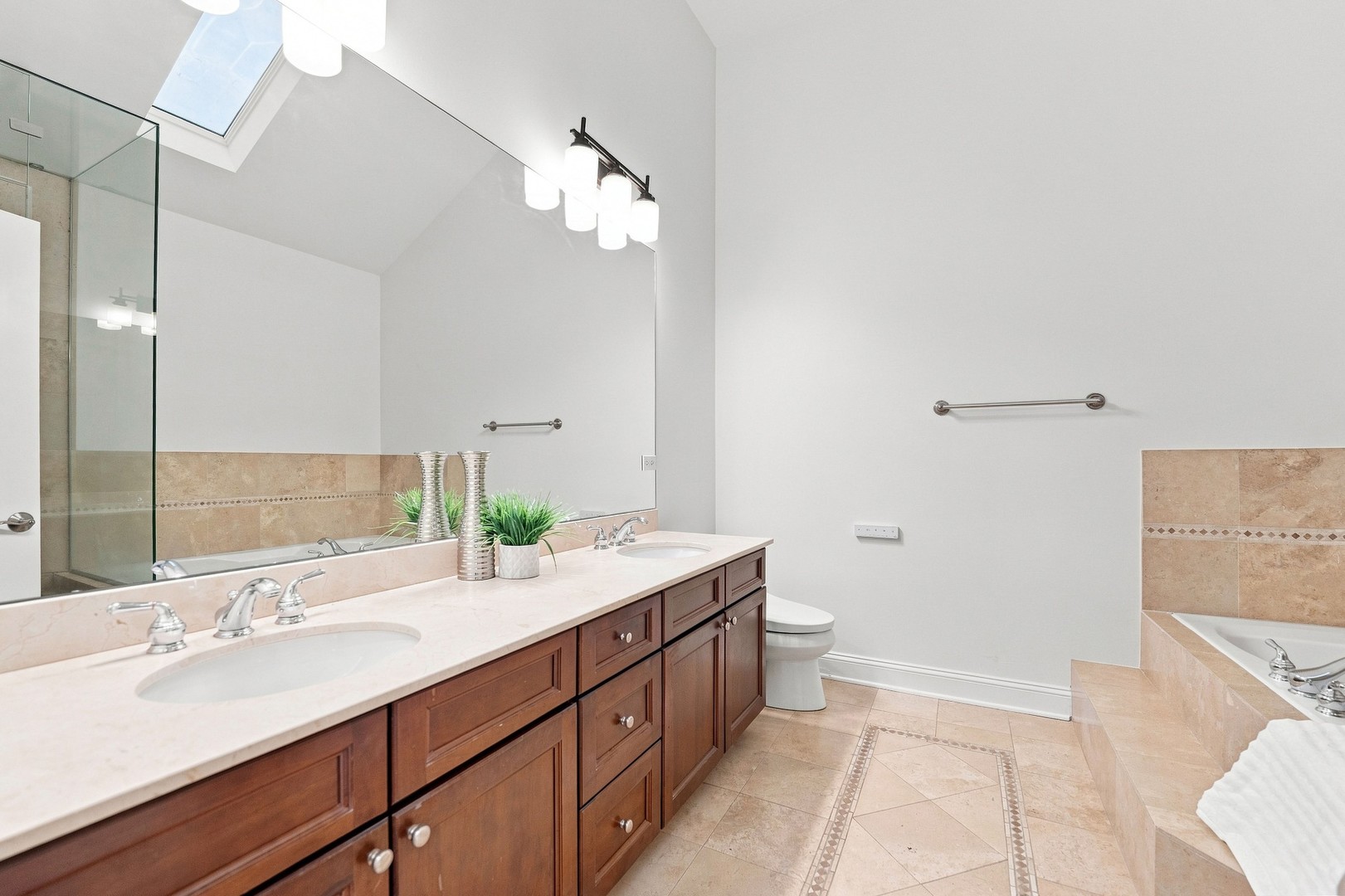 4106 N Saint Louis Avenue Property Photo 18