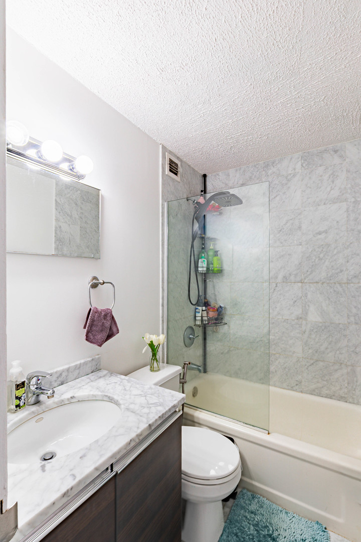 4343 N Clarendon Avenue 2712 Property Photo 11