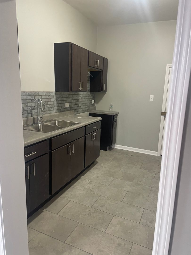 7652 S Dante Avenue 1 Property Photo 2