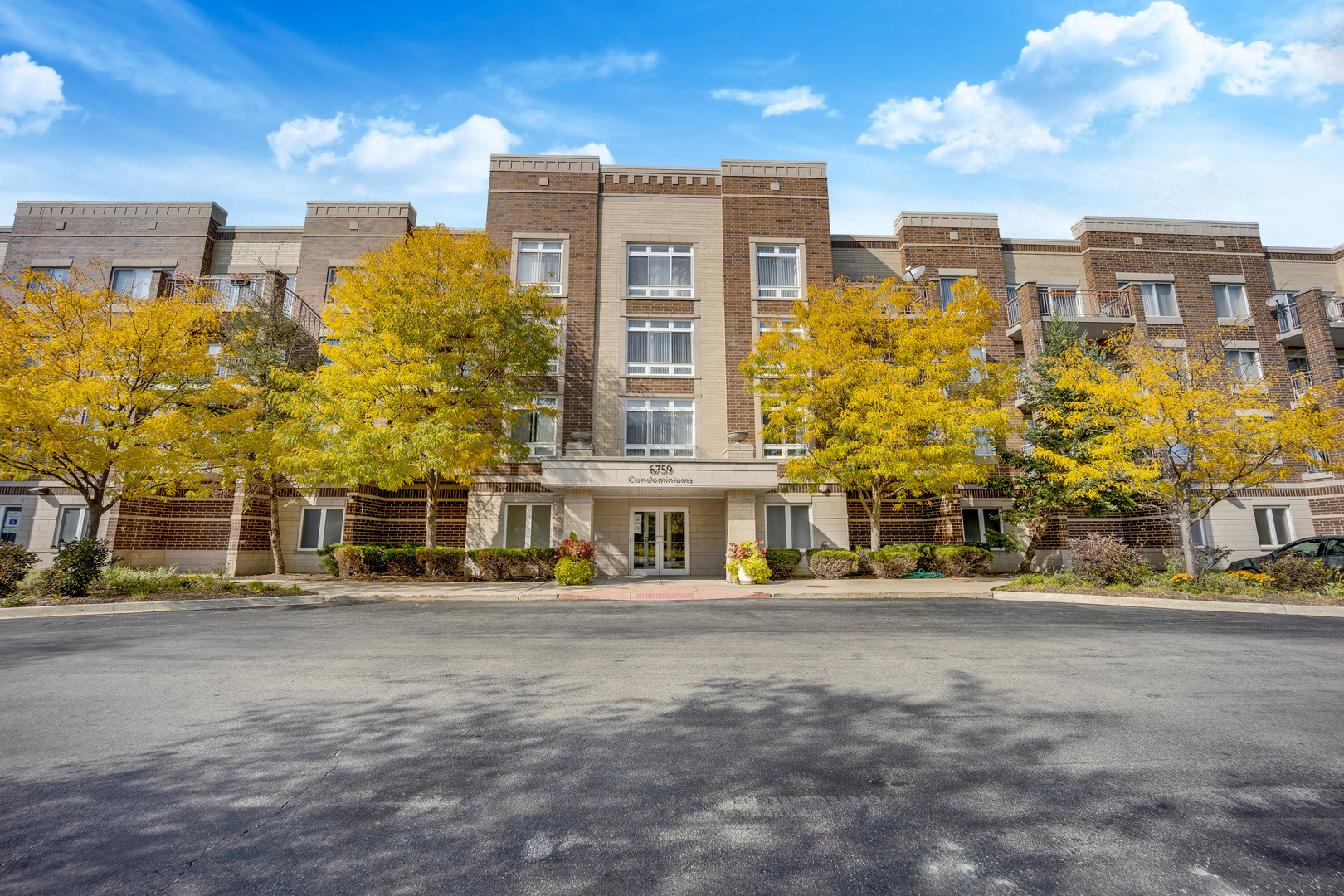 6759 W Forest Preserve Avenue 306 Property Photo 1